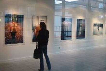 hodati_gradom_izlozba_fotografija_otvara_se_u_multimedijalnom_centru_luka_subgaleriji_mul_film_proces_aleksej_orel_marko_racan_tabfull