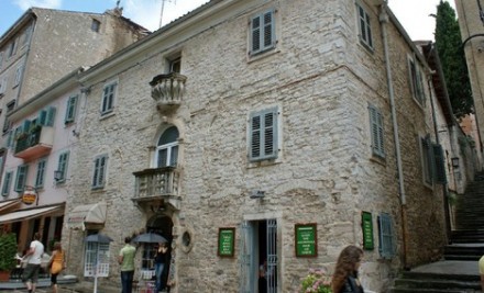 4519368-Kandlerova_ulica_Pula 4519368-Kandlerova_ulica_Pula